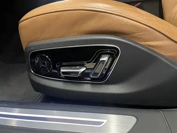 Audi A8 2023, фото 24