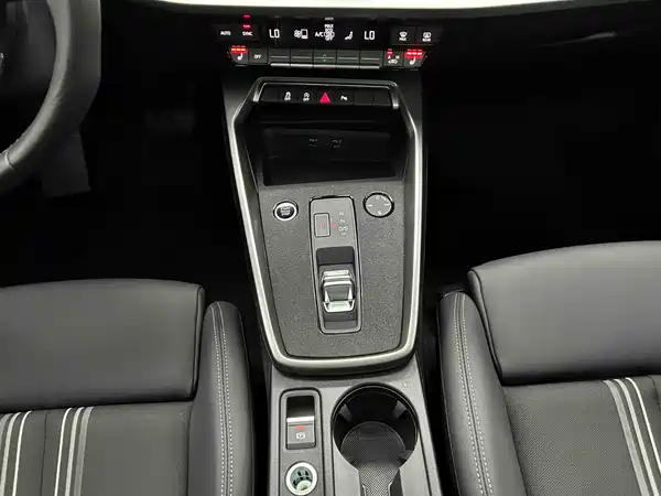 Audi A3 2023, фото 5