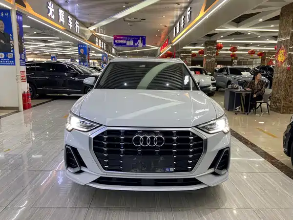 Audi Q3 2022, фото 2
