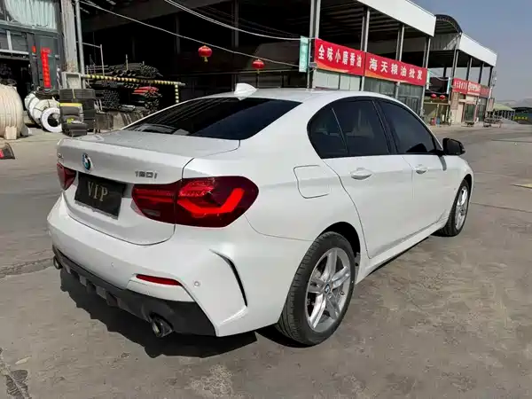 BMW 1 Series 2023, фото 6
