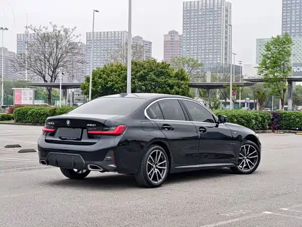 BMW 3 Series 2024, фото 6