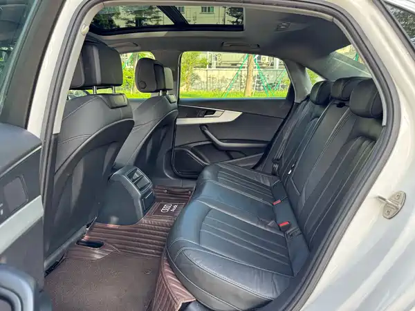 Audi A4L 2022, фото 14