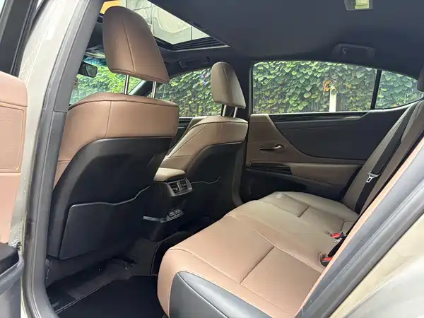 Lexus ES 2023, фото 17