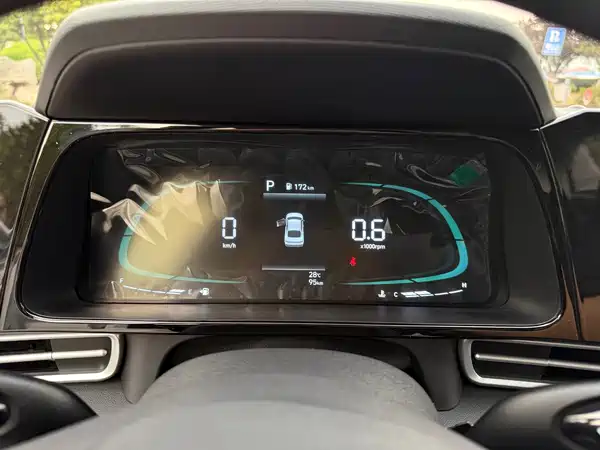 Hyundai Elantra 2023, фото 7