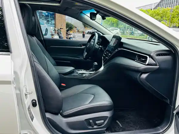 Toyota Camry 2021, фото 17
