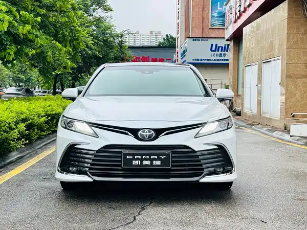 Toyota Camry 2021, фото 2