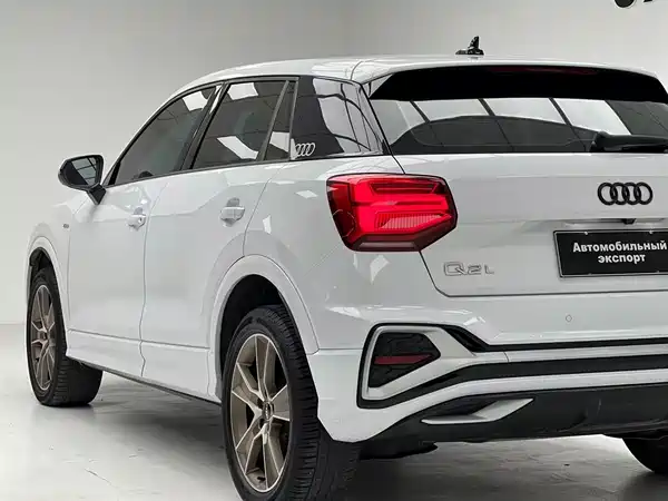 Audi Q2L 2022, фото 9