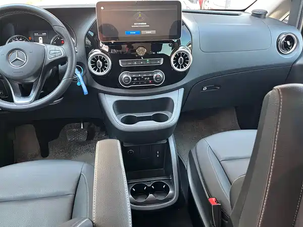 Mercedes-Benz Vito 2024, фото 19