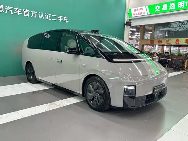 Li Auto MEGA 2024, фото 15