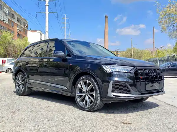 Audi Q7 2023, фото 3