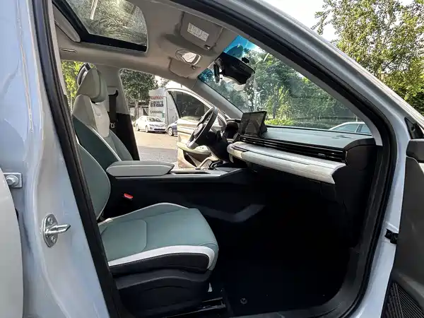 Geely Emgrand L PHEV 2022, фото 10