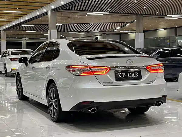 Toyota Camry 2023, фото 16