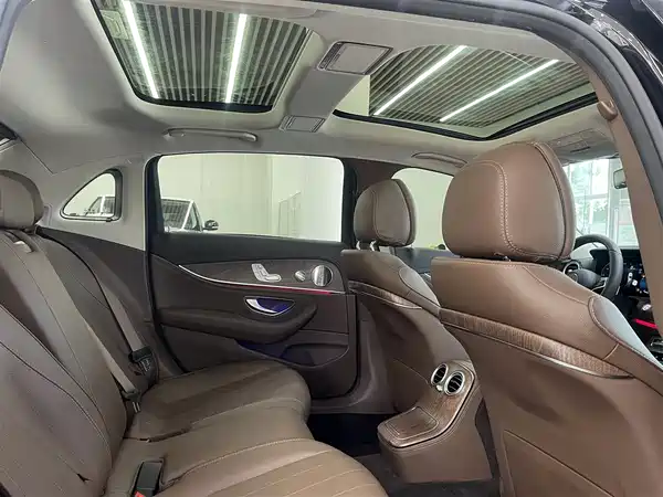 Mercedes-Benz E-Class 2023, фото 11