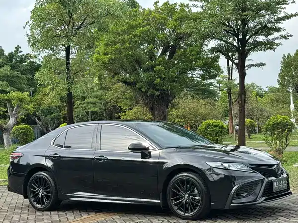 Toyota Camry 2022, фото 3