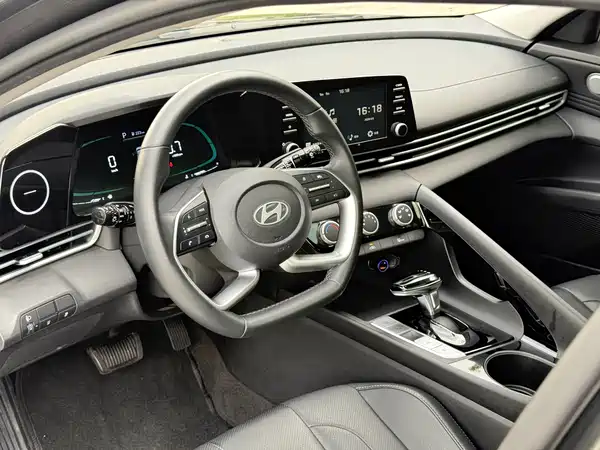 Hyundai Elantra 2023, фото 11
