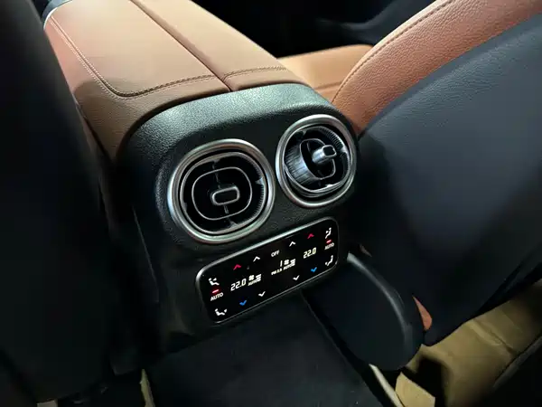 Mercedes-Benz GLC 2024, фото 6