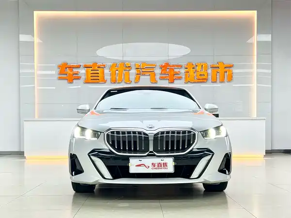 BMW 5 Series 2025, фото 3