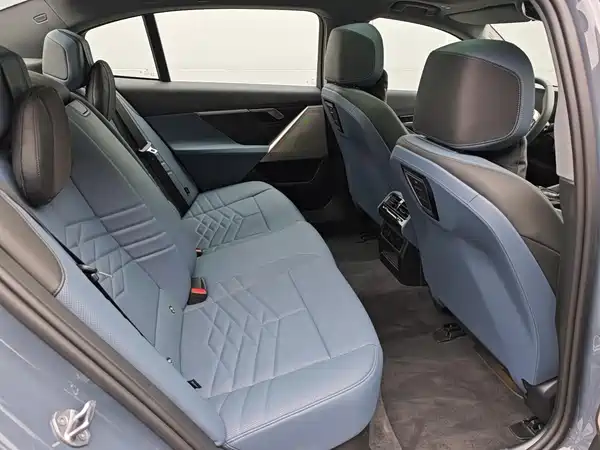 BMW i5 2024, фото 6