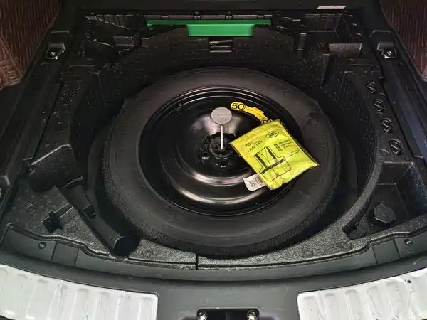 Land Rover Discovery Sport 2022, фото 14