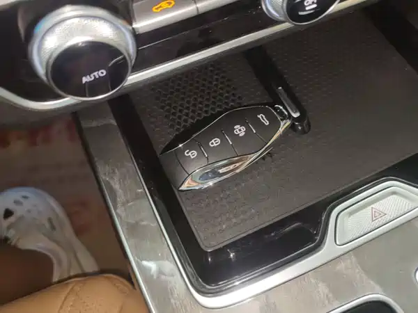 Hongqi HS5 2023, фото 9