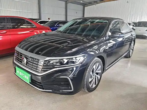 Volkswagen Passat PHEV 2023