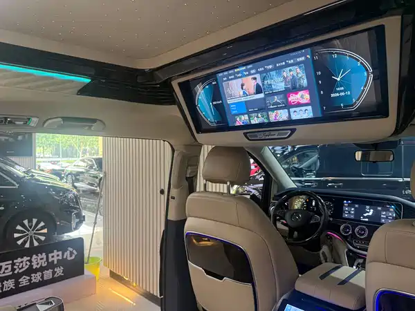 Mercedes-Benz Vito 2023, фото 13