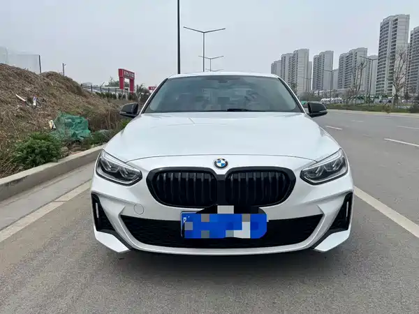 BMW 1 Series 2022, фото 2