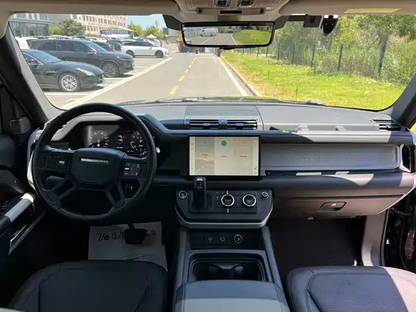 Land Rover Defender 2023, фото 10