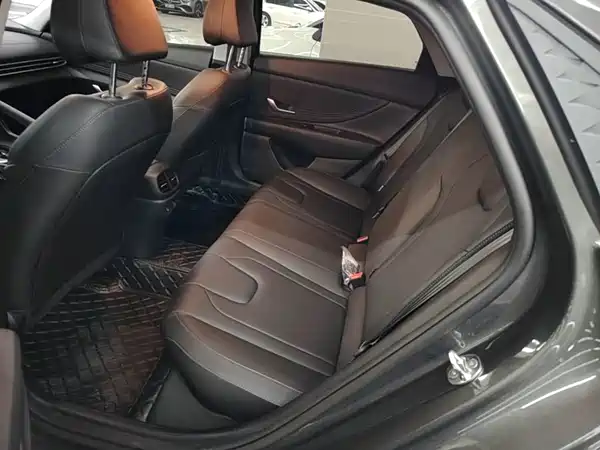 Hyundai Elantra 2023, фото 16