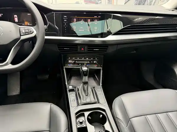 Volkswagen Passat 2023, фото 17