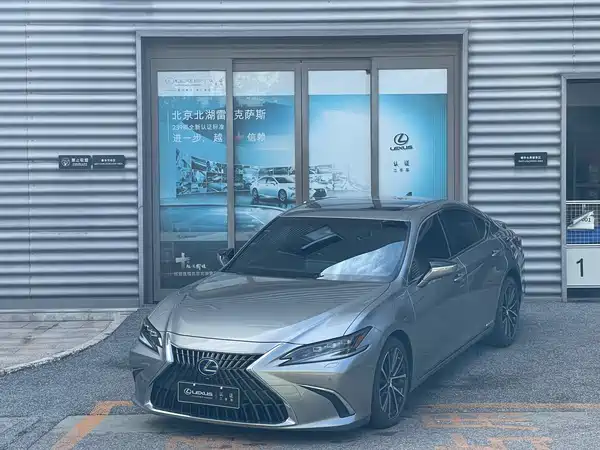 Lexus ES 2021