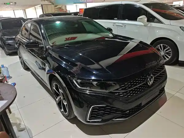 Volkswagen Passat 2024, фото 3