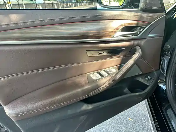 BMW 5 Series 2023, фото 3