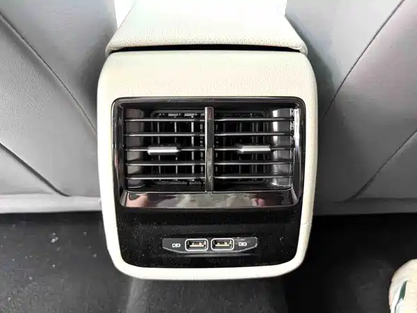 Volkswagen Sagitar 2023, фото 9