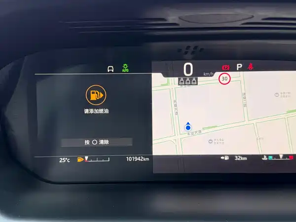 Land Rover Discovery Sport 2022, фото 15