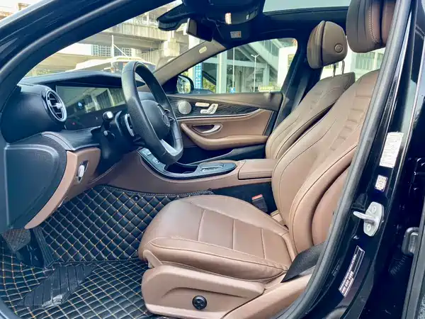 Mercedes-Benz E-Class 2023, фото 9
