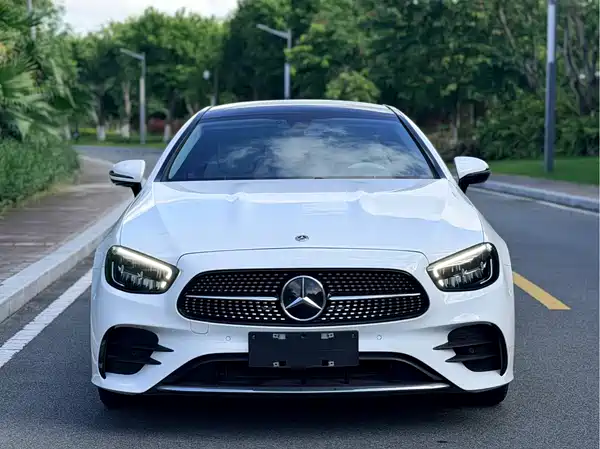 Mercedes-Benz E-Class 2023, фото 2