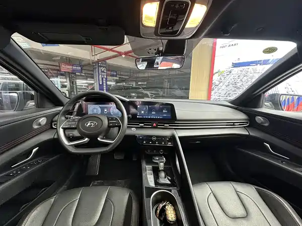 Hyundai Elantra 2022, фото 15