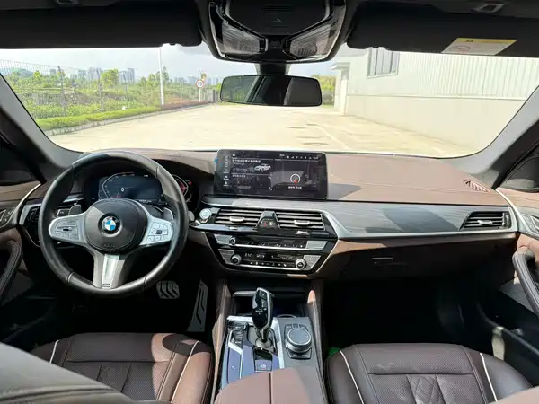 BMW 5 Series 2023, фото 8