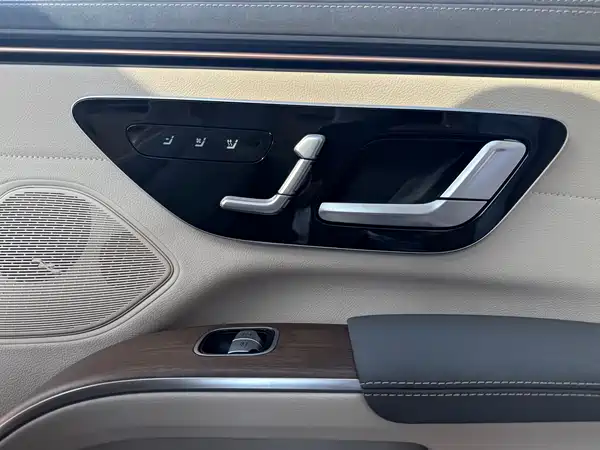 Mercedes-Benz EQS 2023, фото 11