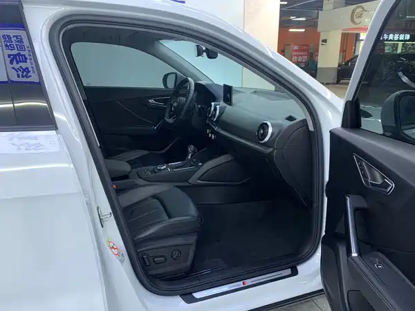 Audi Q2L 2022, фото 16
