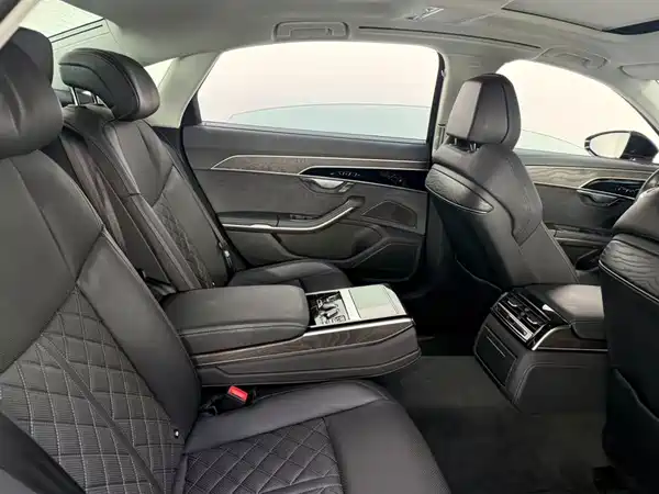Audi A8 2023, фото 8