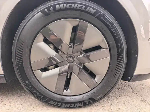 Li Auto MEGA 2025, фото 15
