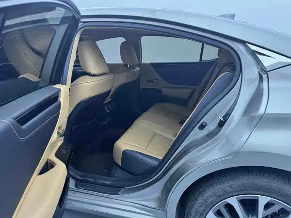 Lexus ES 2023, фото 6