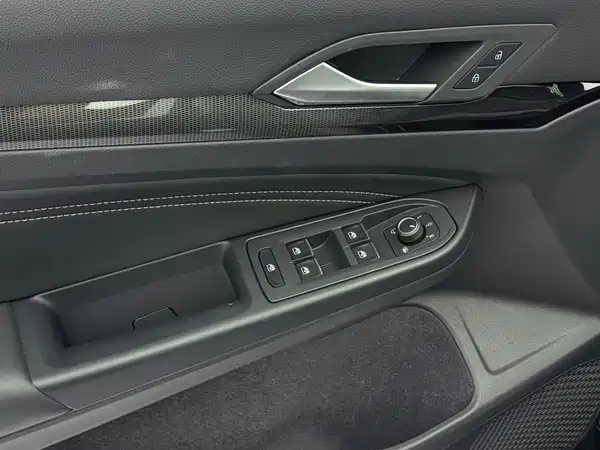 Volkswagen Golf 2023, фото 15