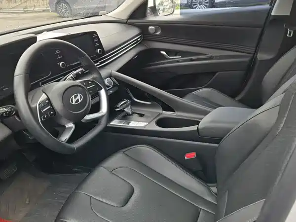 Hyundai Elantra 2023, фото 5
