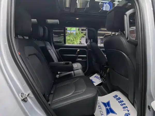 Land Rover Defender 2022, фото 9