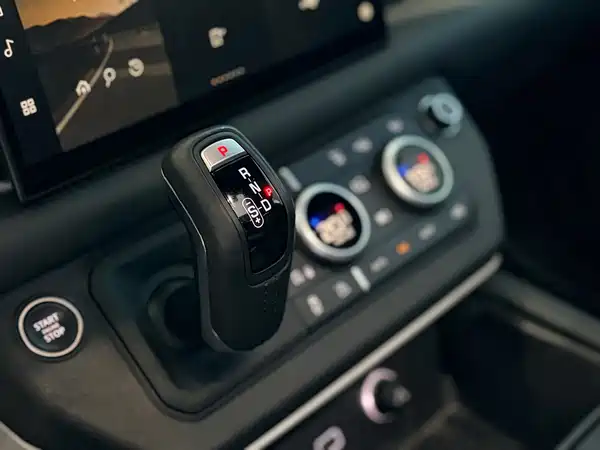 Land Rover Defender 2024, фото 8
