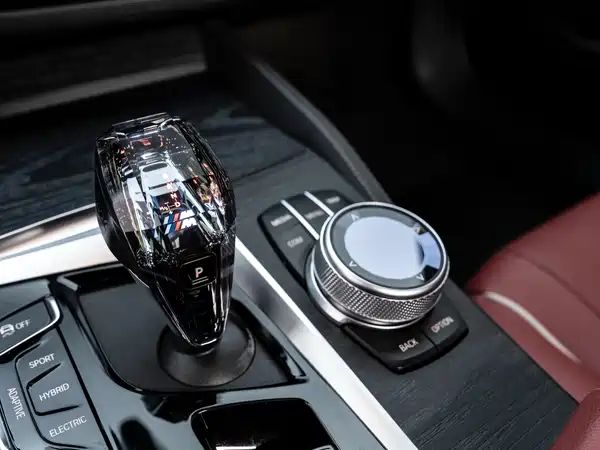 BMW 5 Series PHEV 2022, фото 19