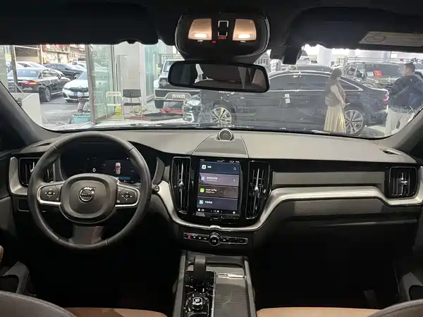 Volvo XC60 2025, фото 5
